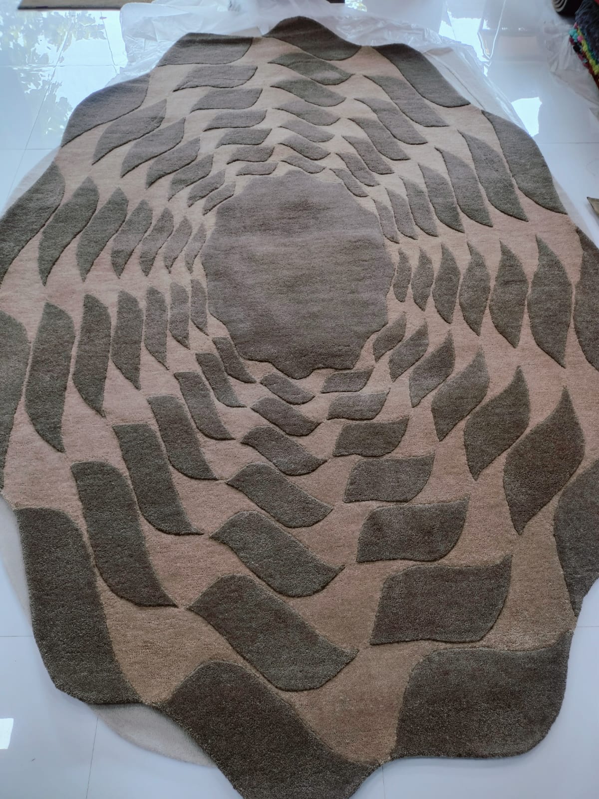 Geometric Vortex MHT-33 Artisan Rug