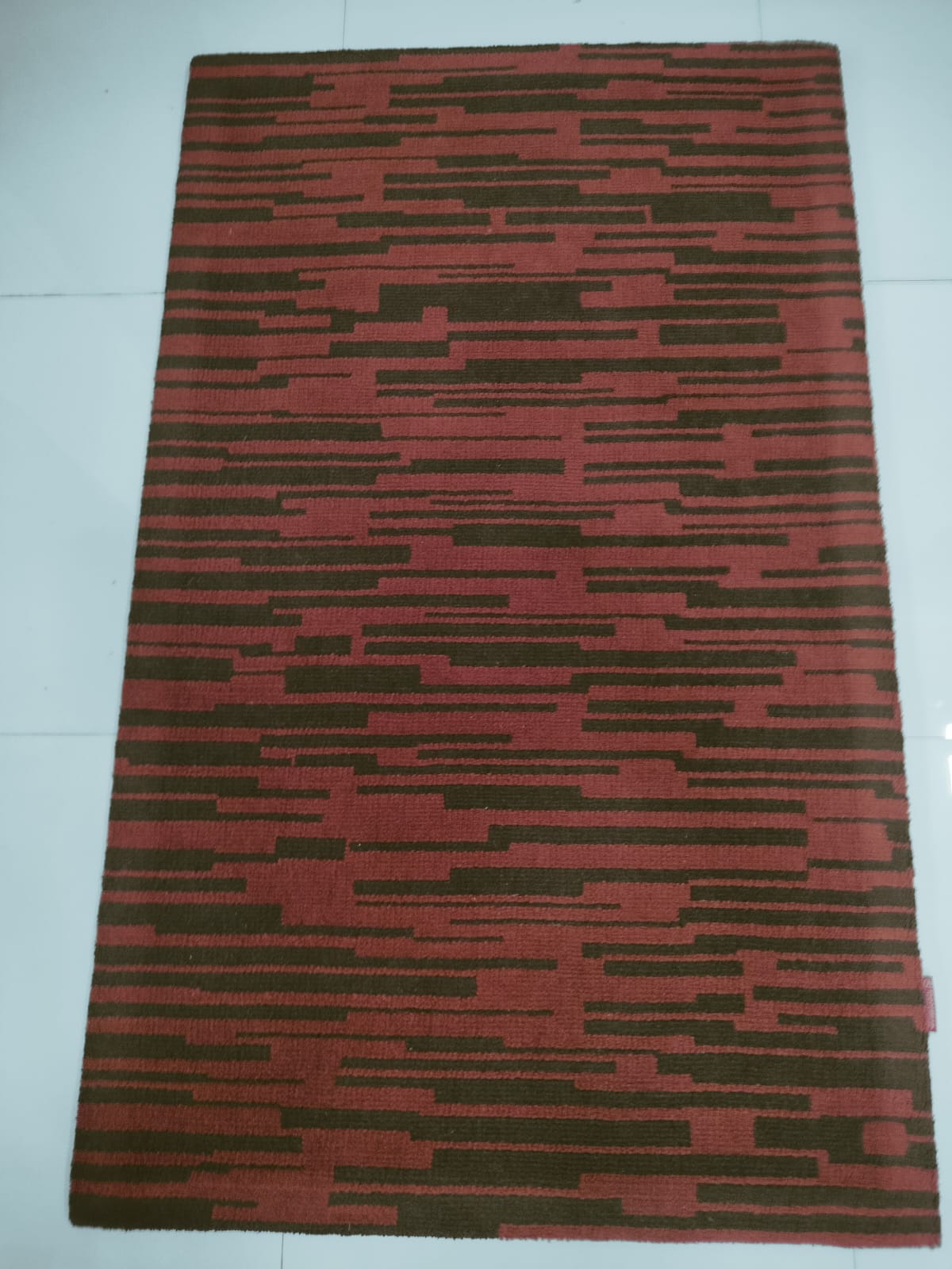 Geometric Pattern Machine Made Rug – MM-05 (3×5 FT)